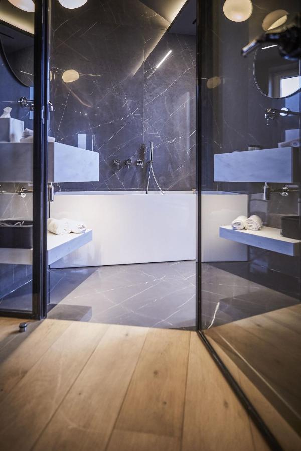 Deluxe Double Room Bath